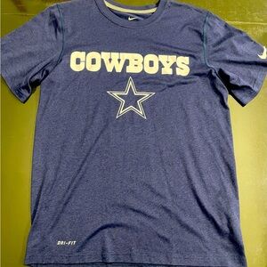 Short sleeve Dallas Cowboys tshirt.